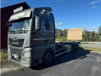Caminhão transportador de contêineres/ Caixa móvel MAN TGX 26.500