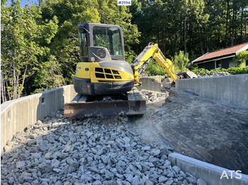 Escavadora de rastos NEW HOLLAND