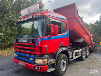 Caminhão basculante SCANIA P124