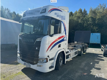 Caminhão transportador de contêineres/ Caixa móvel SCANIA R 580