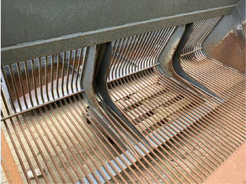 Carregador frontal para o trator BRESSEL UND LADE