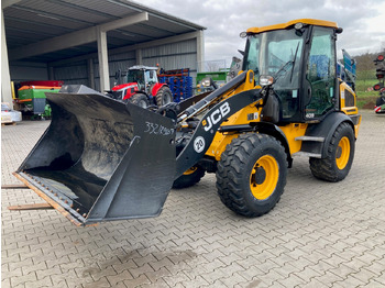Carregadeira JCB 409