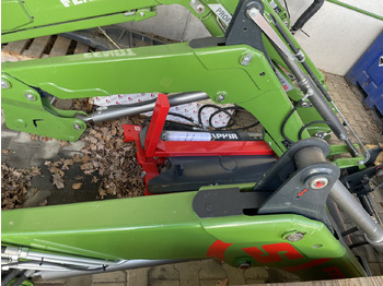 Carregador frontal para o trator STOLL