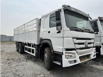 Caminhão transporte de gado SINOTRUK HOWO