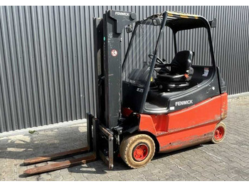 Empilhadeira elétrica LINDE E25