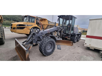 Motoniveladora NEW HOLLAND