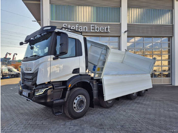 Caminhão basculante IVECO