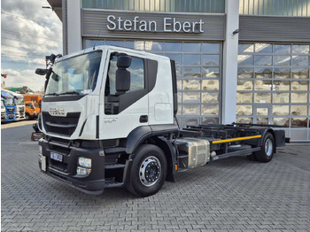 Caminhão transportador de contêineres/ Caixa móvel IVECO Stralis