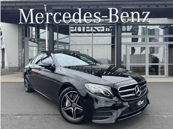 Sedã MERCEDES-BENZ