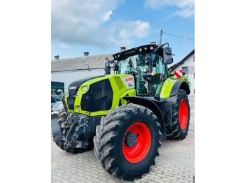 Trator CLAAS Axion 810