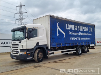 Caminhão com lona SCANIA P 270