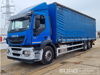 Caminhão com lona IVECO Stralis