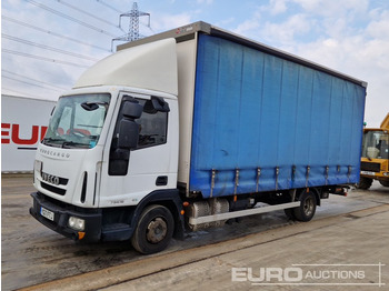 Caminhão com lona IVECO