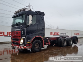 Caminhão chassi VOLVO FH 500