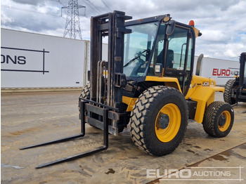 Empilhador todo-o-terreno JCB