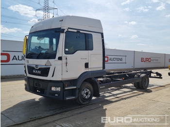 Caminhão chassi MAN TGL 12.220