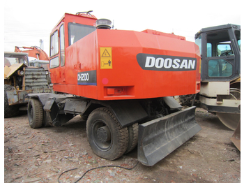 Escavadeira de rodas DOOSAN DH200: foto 1