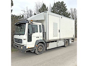 Caminhão furgão VOLVO FL