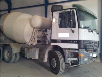 Caminhão betoneira MERCEDES BENZ 3331: foto 1