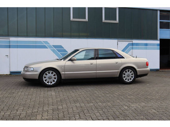 Sedã AUDI