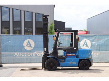 Empilhadeira a diesel CATERPILLAR DP