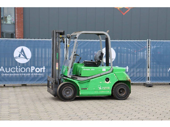 Empilhadeira a diesel CESAB