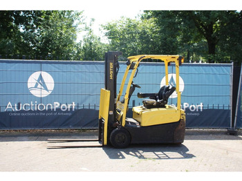 Empilhadeira elétrica HYSTER