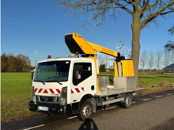 Caminhão com plataforma aérea NISSAN