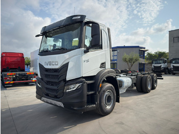 Caminhão chassi IVECO X-WAY