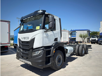 Caminhão chassi IVECO X-WAY