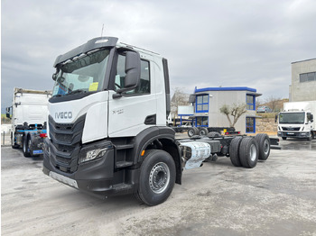 Caminhão chassi IVECO X-WAY