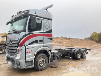 Caminhão chassi MERCEDES-BENZ Actros