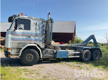 Caminhão polibenne SCANIA R142