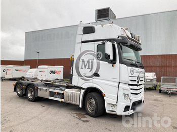 Caminhão MERCEDES-BENZ