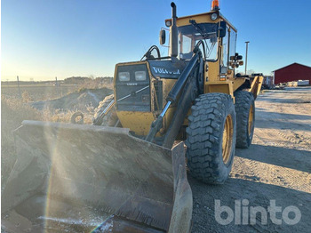 Retroescavadeira VOLVO
