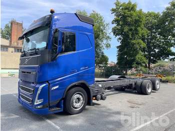 Caminhão chassi VOLVO FH 460