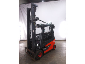 Empilhadeira elétrica LINDE E25