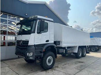 Caminhão com lona MERCEDES-BENZ Arocs