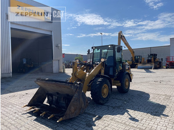Carregadeira de rodas CATERPILLAR 906M