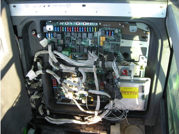 Cabine de Empilhador telescópico MERLO komplette Kabine, complete cabin, cabine complète, Полный кабины The photo is illustrative! Various cab models still in stock. We need a VIN + SAV number to correctly identify the cabin Your Merlo.: foto 2
