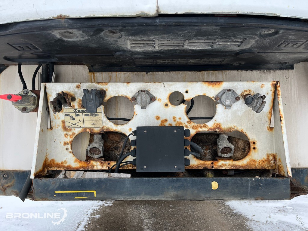 2003 KRONE SDR 27 Refrigerator semi trailer - Semireboque frigorífico: foto 5 2003 KRONE SDR 27 Refrigerator semi trailer - Semireboque frigorífico: foto 5