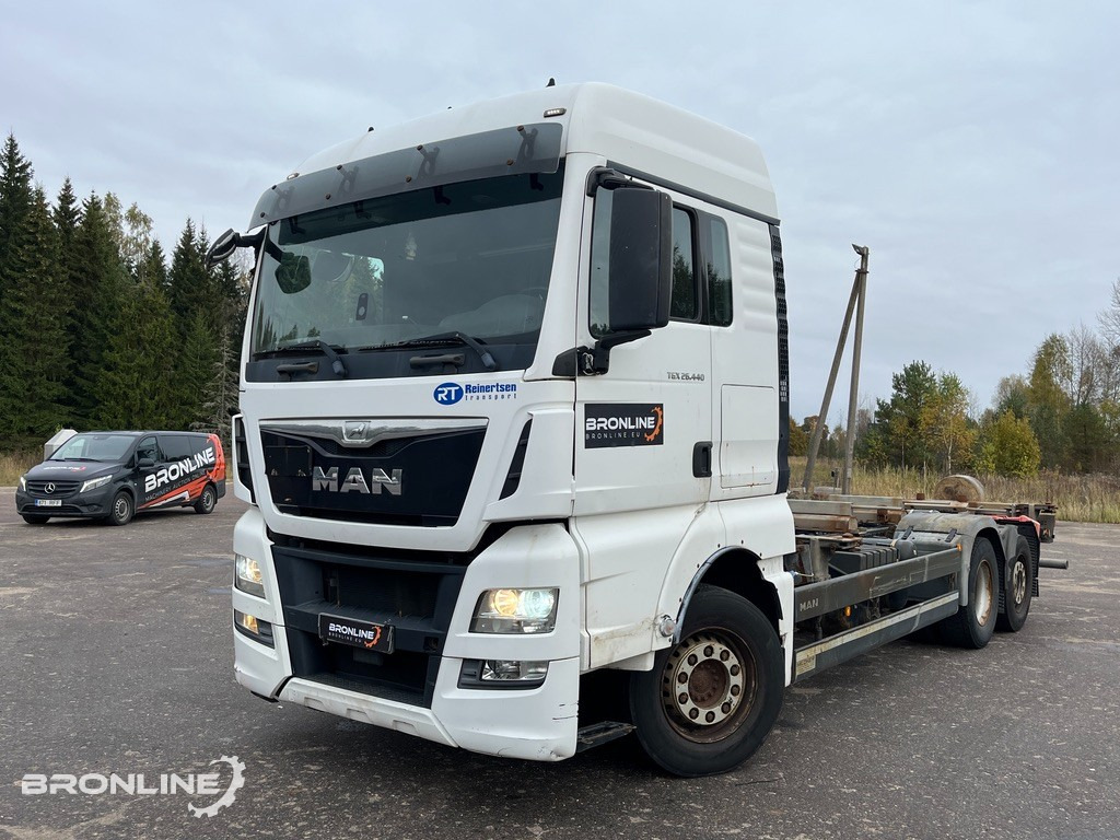 2016 MAN TGX 26.440 6x2 BDF - Caminhão transportador de contêineres/ Caixa móvel: foto 1 2016 MAN TGX 26.440 6x2 BDF - Caminhão transportador de contêineres/ Caixa móvel: foto 1