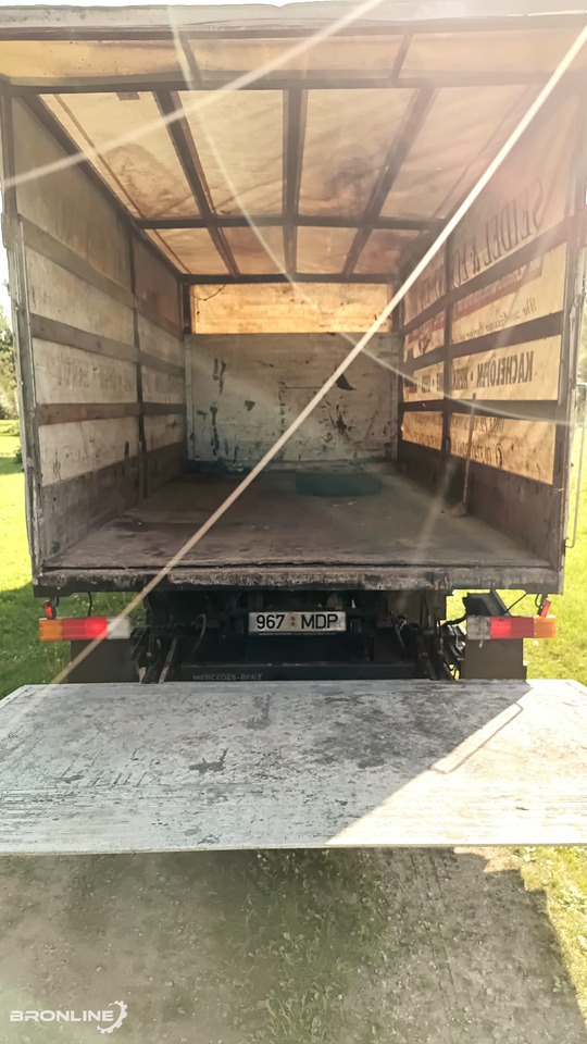 Mercedes-Benz Vario 812 4x2 tent box + lift N2 - Caminhão com lona: foto 4 Mercedes-Benz Vario 812 4x2 tent box + lift N2 - Caminhão com lona: foto 4