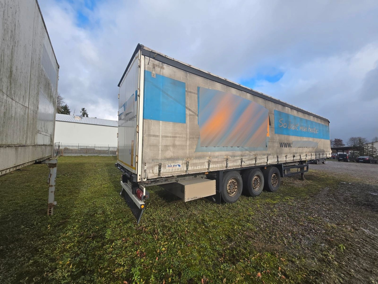 Schmitz Cargobull S01 Pritsche + Plane Auflieger - Semi-reboque de lona: foto 2 Schmitz Cargobull S01 Pritsche + Plane Auflieger - Semi-reboque de lona: foto 2