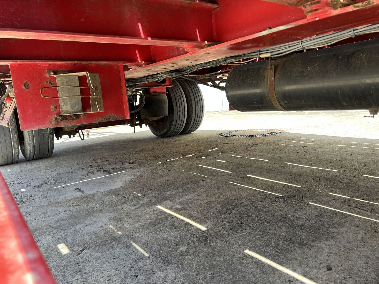 3 Achs Tiefladeranhänger mit gerader Ladefläche - Reboque baixa: foto 5 3 Achs Tiefladeranhänger mit gerader Ladefläche - Reboque baixa: foto 5