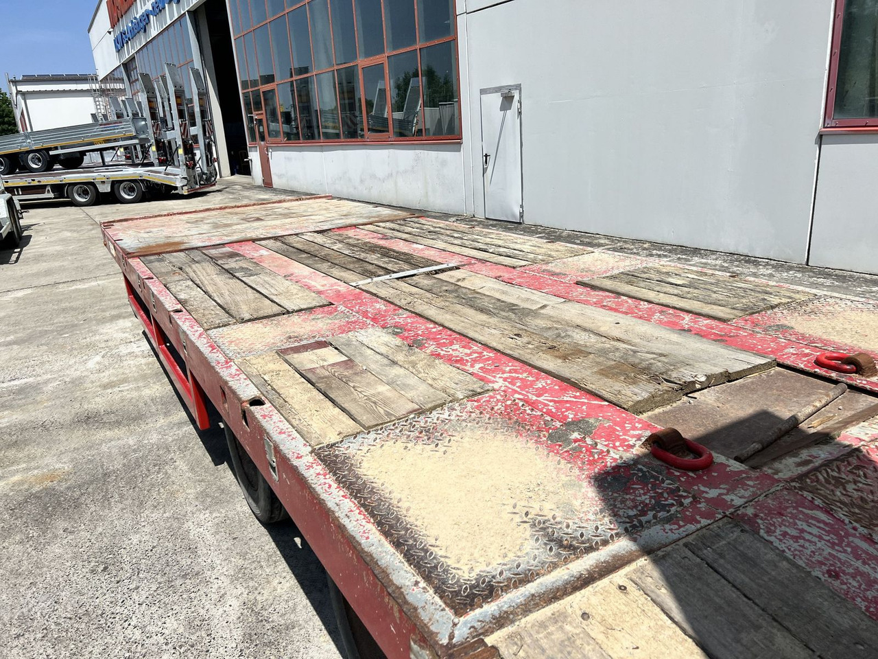 3 Achs Tiefladeranhänger mit gerader Ladefläche - Reboque baixa: foto 4 3 Achs Tiefladeranhänger mit gerader Ladefläche - Reboque baixa: foto 4