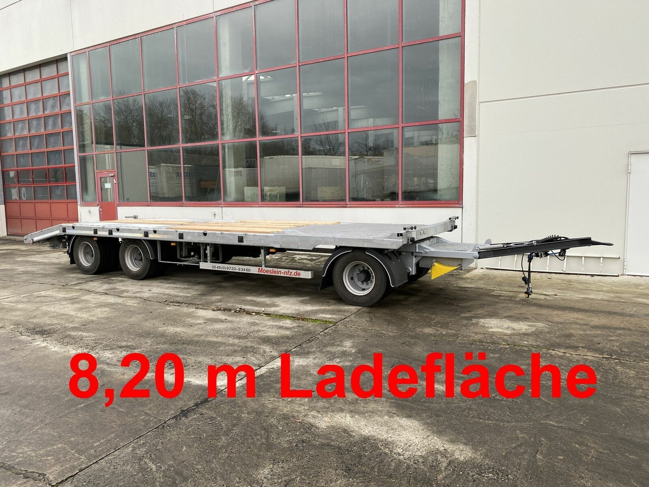 Möslein 3 Achs Tieflader gerader Ladefläche 8,10 m,Neuf - Reboque baixa: foto 1 Möslein 3 Achs Tieflader gerader Ladefläche 8,10 m,Neuf - Reboque baixa: foto 1