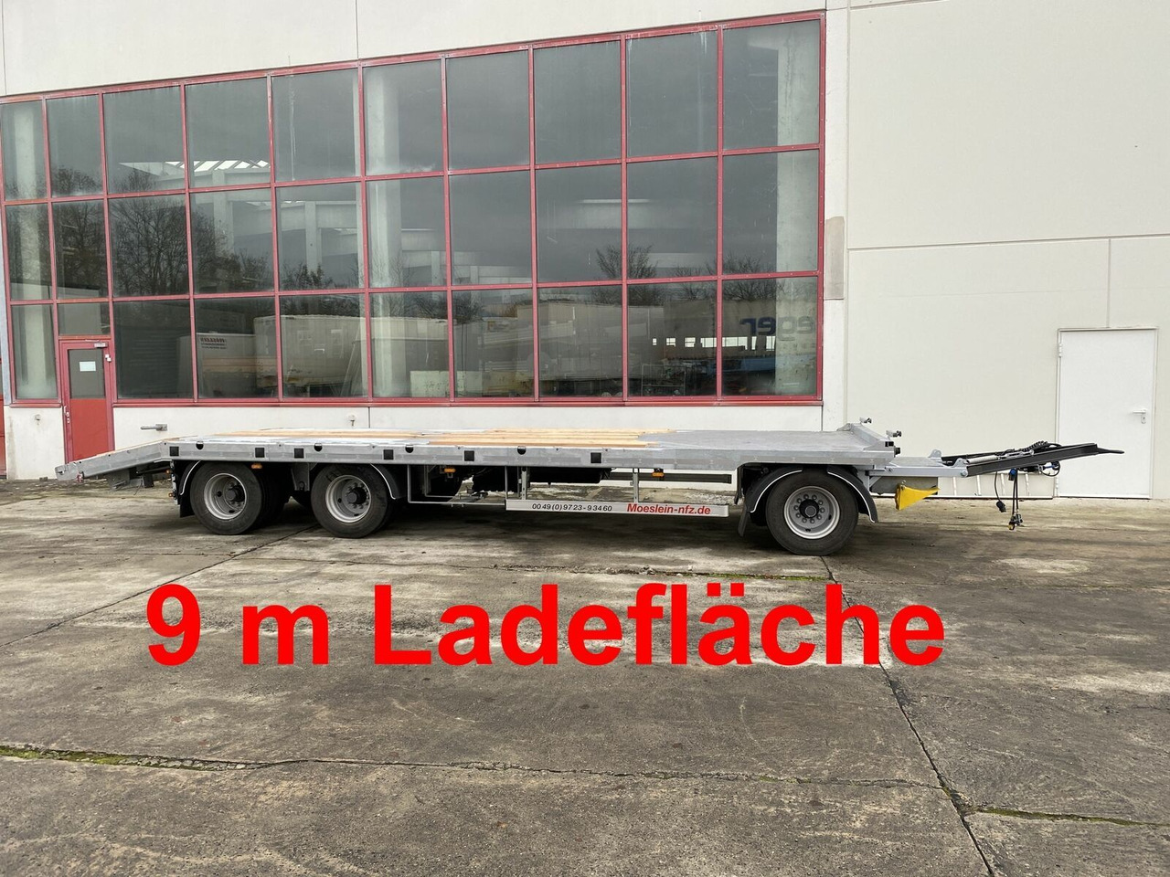 Möslein 3 Achs Tieflader gerader Ladefläche 9 m, Neufah - Reboque baixa: foto 1 Möslein 3 Achs Tieflader gerader Ladefläche 9 m, Neufah - Reboque baixa: foto 1
