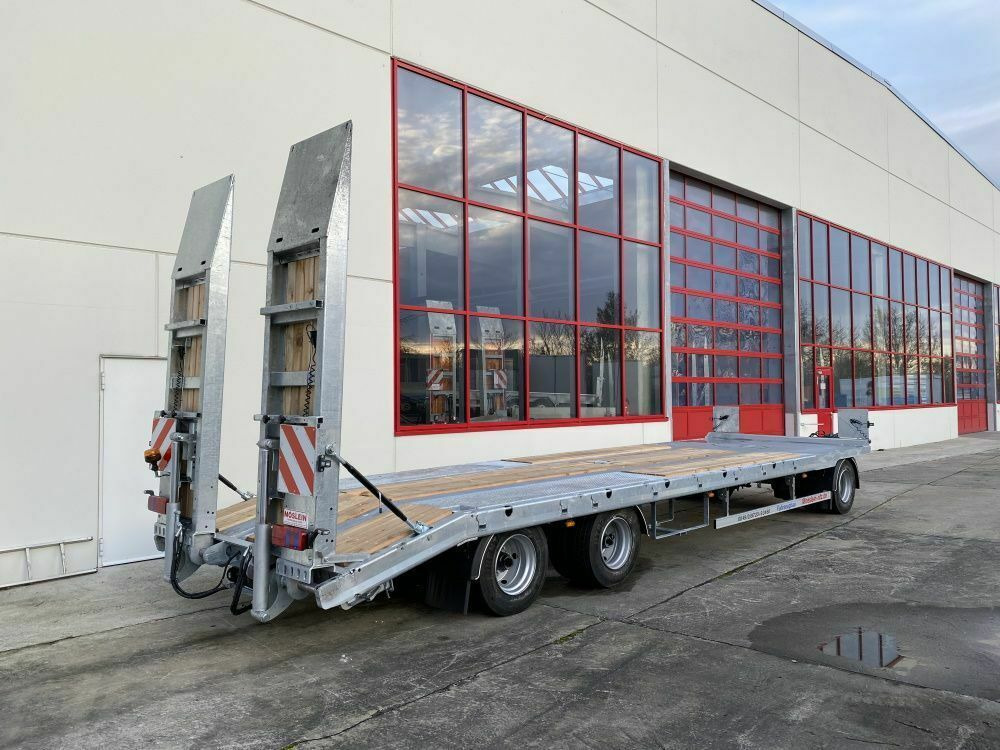 Möslein 3 Achs Tieflader mit gerader Ladefläche 8,10 m, - Reboque baixa: foto 3 Möslein 3 Achs Tieflader mit gerader Ladefläche 8,10 m, - Reboque baixa: foto 3