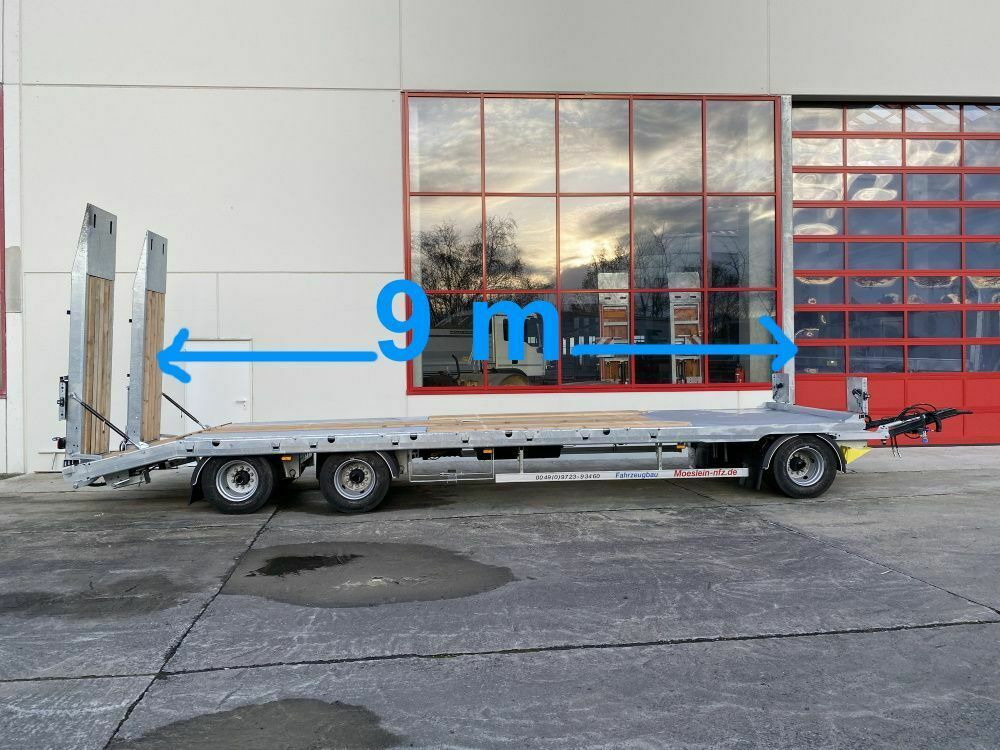 Möslein 3 Achs Tieflader mit gerader Ladefläche 9 m, Ne - Reboque baixa: foto 1 Möslein 3 Achs Tieflader mit gerader Ladefläche 9 m, Ne - Reboque baixa: foto 1